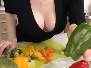 Được người yêu nhờ chăm sóc em gái vú to