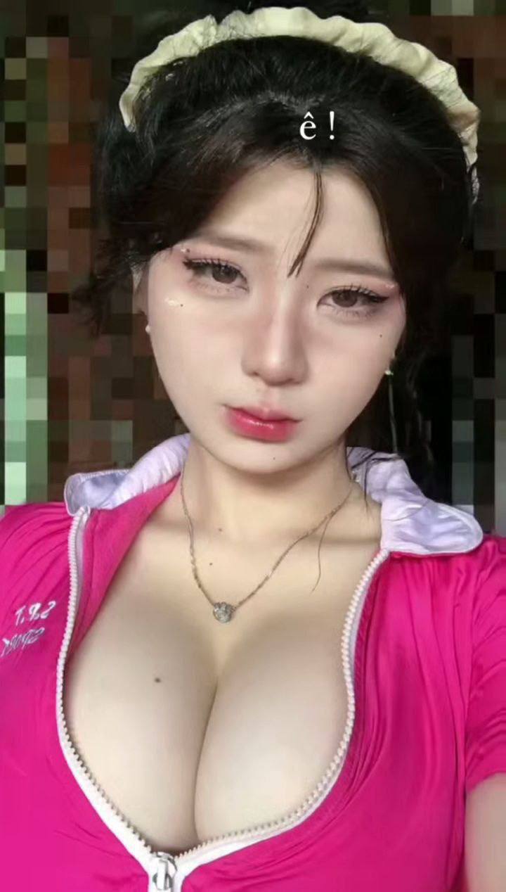 đi đi chơi với anh người yêu, cô gái bị một cặp đôi gạ gẫm nện tập thể