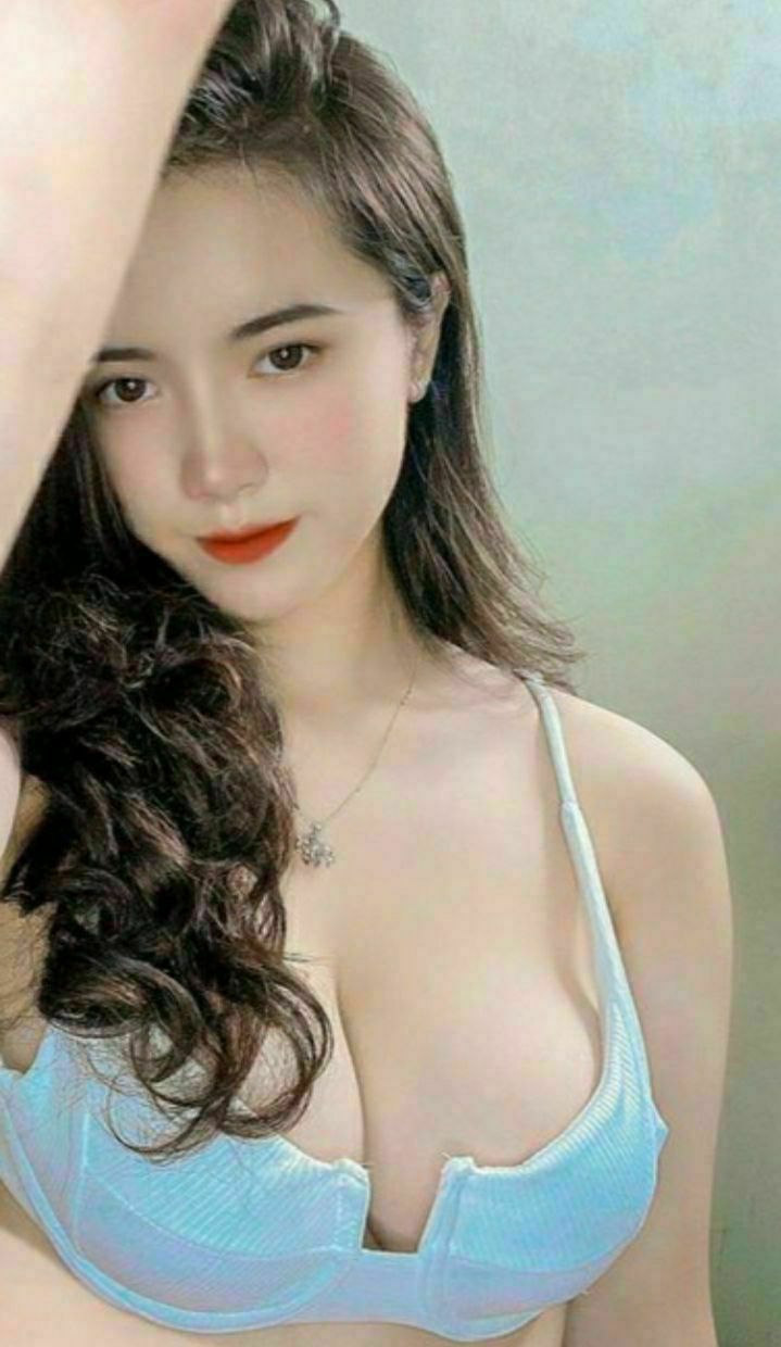 Vợ yêu cosplay trang phục học sinh nữ khi "đi ngoài" để tìm lại cảm giác năm xưa với chồng